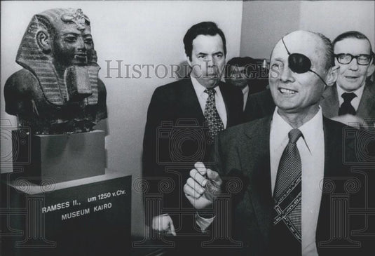 Press Photo Israeli Foreign Minister Moshe Dayan & Yohanan Meroz - Historic Images