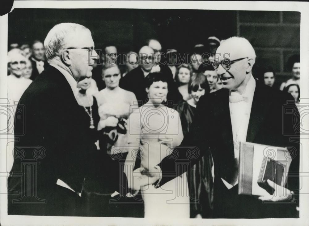 1963 Press Photo Sir John Eccles of Australia wins Nobel Prize - Historic Images