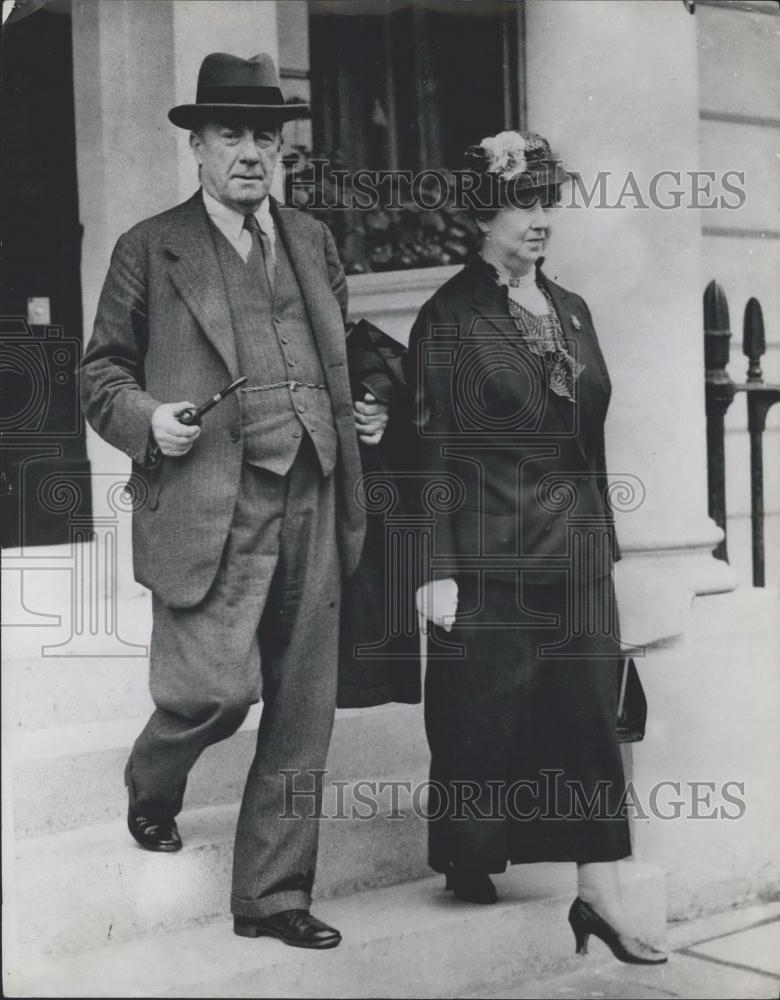1937 Press Photo Stanley Baldwin and wife - Historic Images
