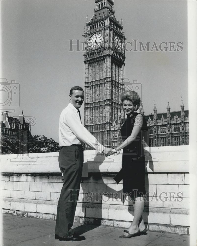 1963 Press Photo Mr Wedgwood Benn and his wife looking at the Big Ben clock - Historic Images