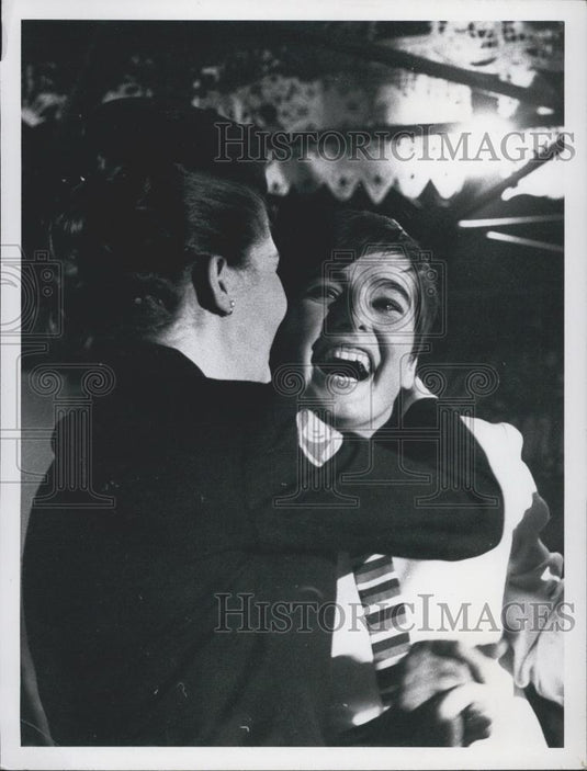 Press Photo Joanna Woodman,Miss Expo & Israeli hostess Miss Sarah Shamir - Historic Images