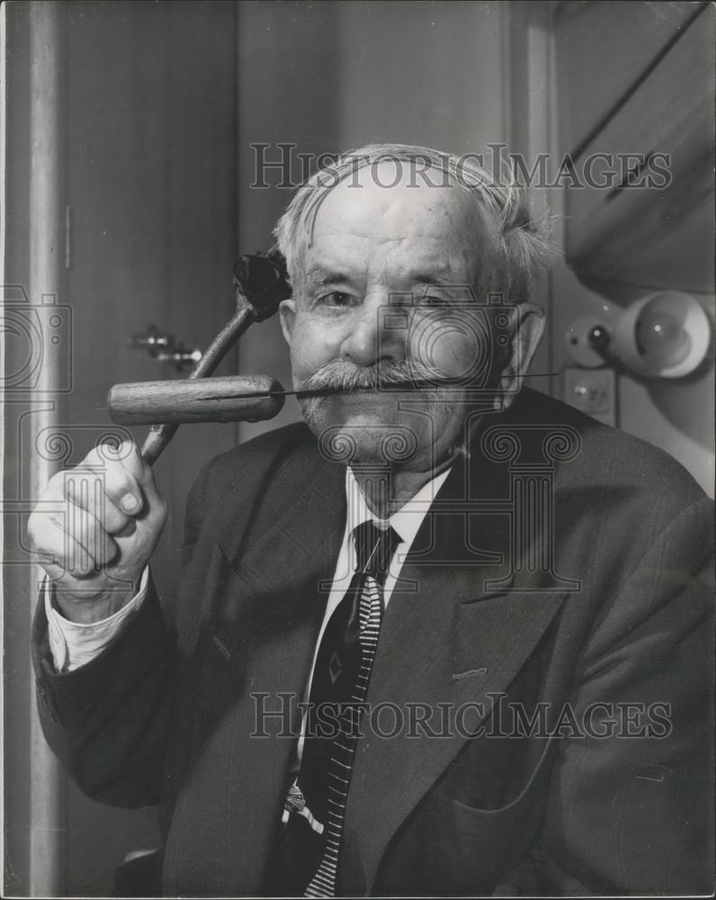 1958 Press Photo Robert Grossehmig , the Wild West Shooter, Moose Jaw, Canada - Historic Images