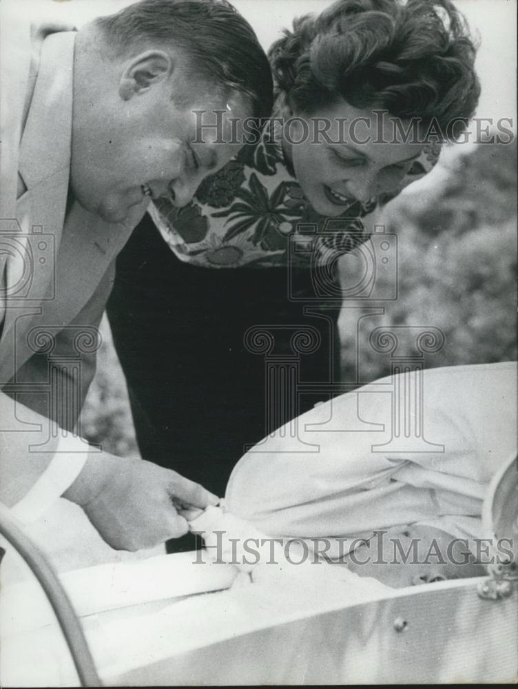 1959 Press Photo German MInister of Defense Franz Josef Strauss and new son Max - Historic Images