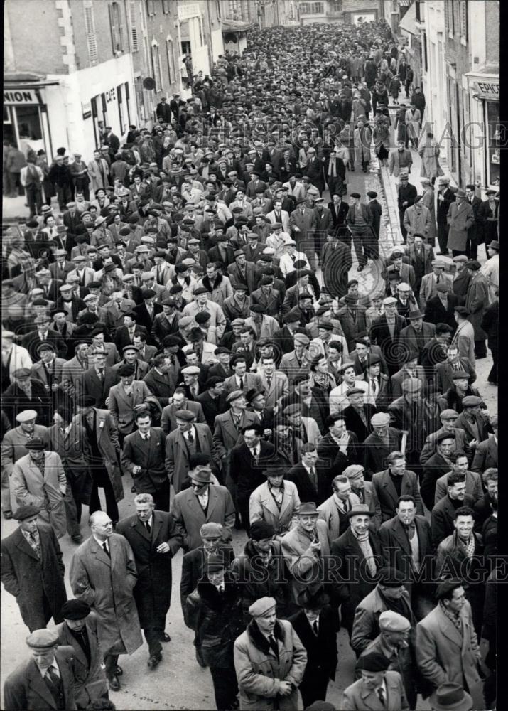 1960 Press Photo French Farmers Stage New Demonstrations - Historic Images