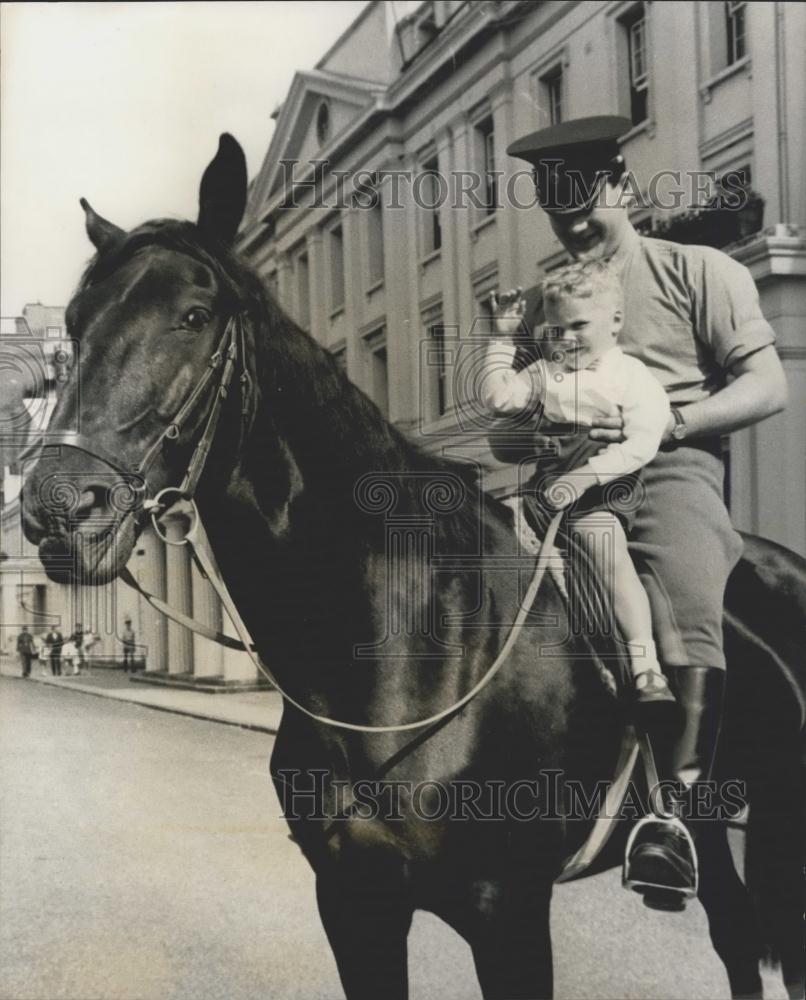 1967 Press Photo Boy Is Guest Of The Household Cavalry - Historic Images