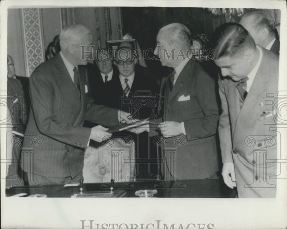 1955 Press Photo Sir Francis Edward Evans,Dr. Demorino,Dr. Domingo Derisi - Historic Images