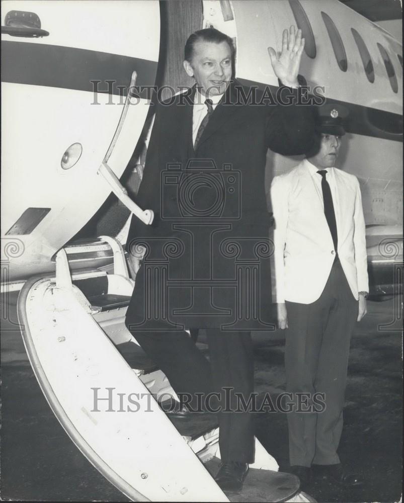 1973 Press Photo Francis Pym leaves for Northern Ireland - Historic Images