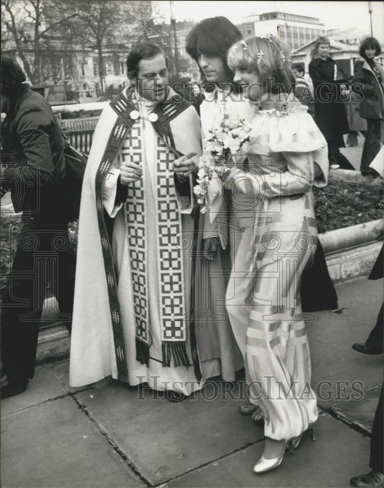 1977 Press Photo Lorna Luft Weds Jake Hooker - Historic Images