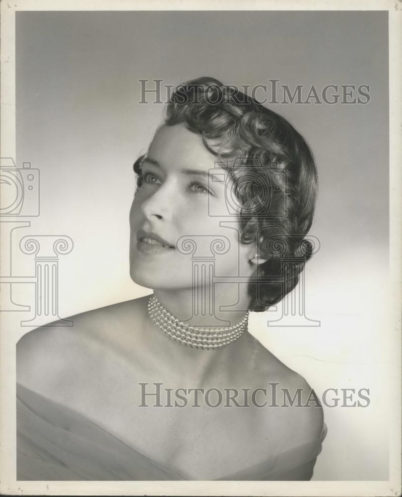 Press Photo Curly Bangs - Historic Images