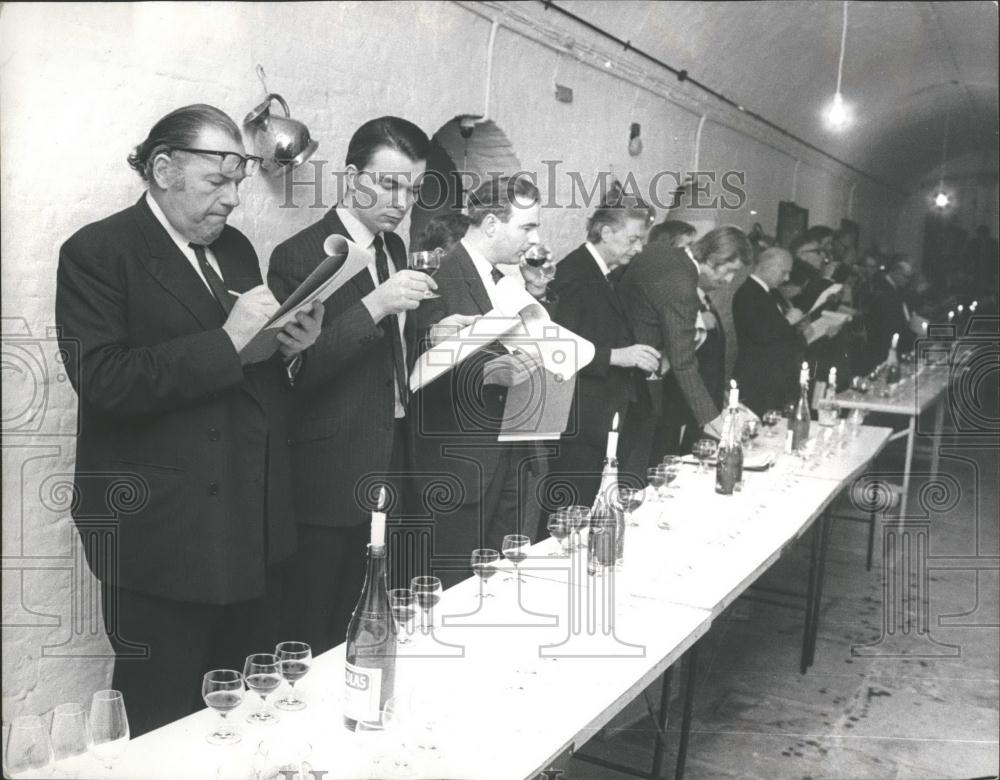 1971 Press Photo Mr. Maudling at wine tasting - Historic Images