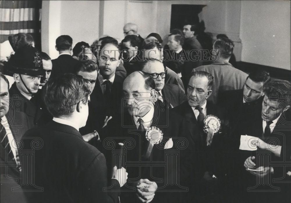 1965 Press Photo Patrick Gordon Walker Interviewed After His Defeat At Leyton - Historic Images