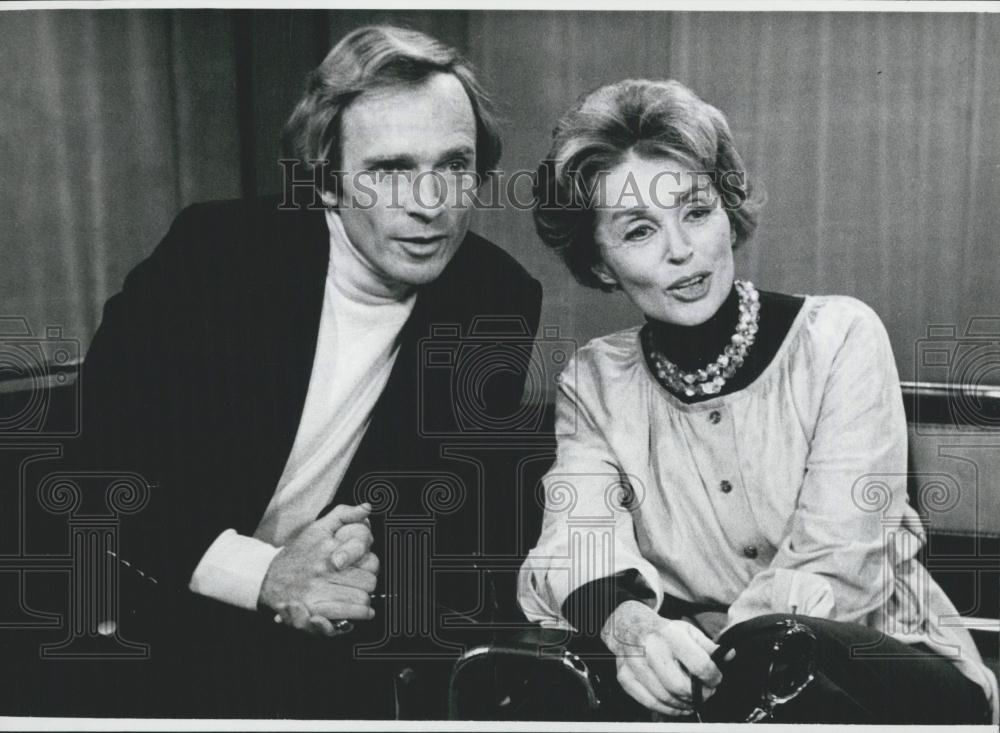 Press Photo Dick Cavett TV Host Lilli Palmer Actress German Television - Historic Images