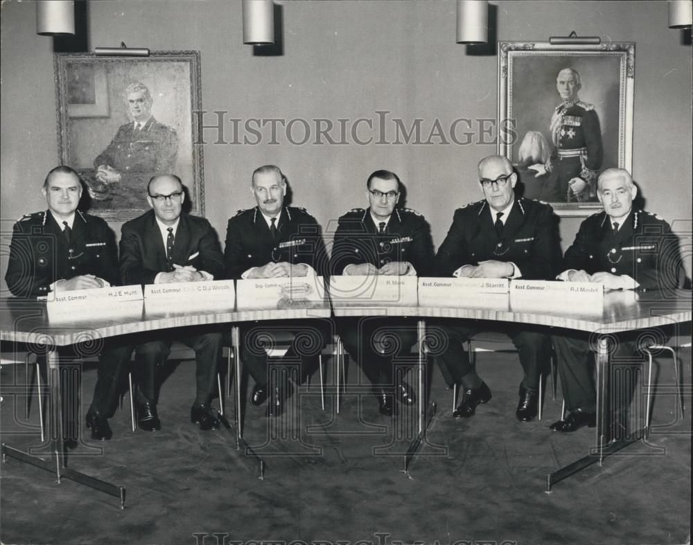 1972 Press Photo Police Chief Mr. Robert Mark &amp; senior colleagues - Historic Images