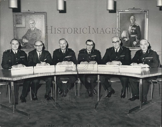 1972 Press Photo Police Chief Mr. Robert Mark & senior colleagues - Historic Images