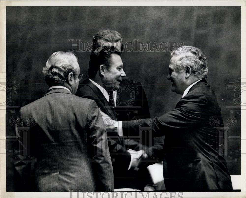 1982 Press Photo Secretary General De Cuellar, Mr. Imre Hollai at the UN - Historic Images