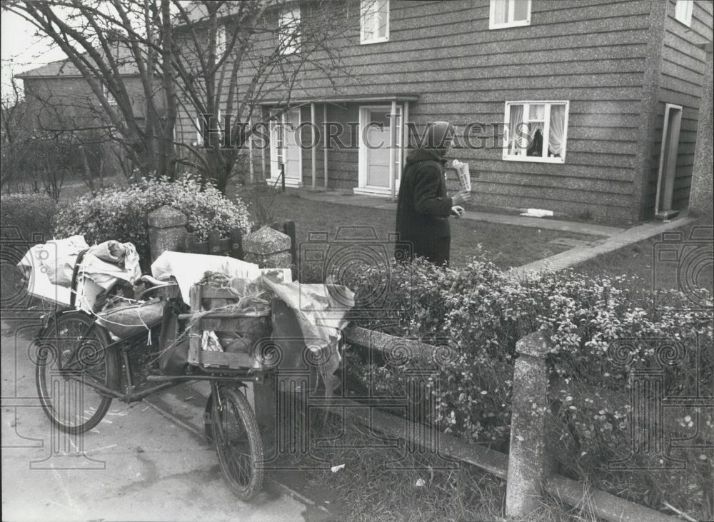 Press Photo Alan Makes Rounds On His Bike to Deliver Newspapers - Historic Images