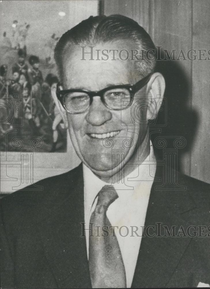 1974 Press Photo Hugh Watt Acting Prime Minister New Zealand - Historic Images