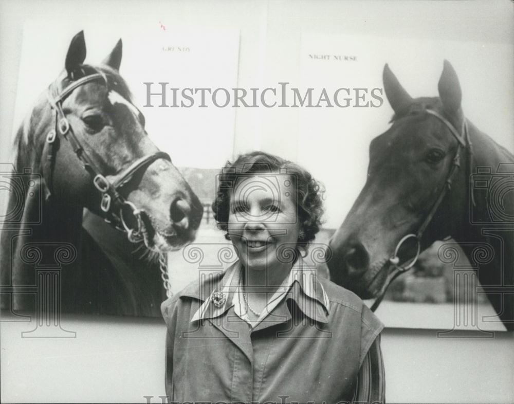 1977 Press Photo Dame Elizabeth Ackroyd Chairman Bloodstock Racehorse Industries - Historic Images