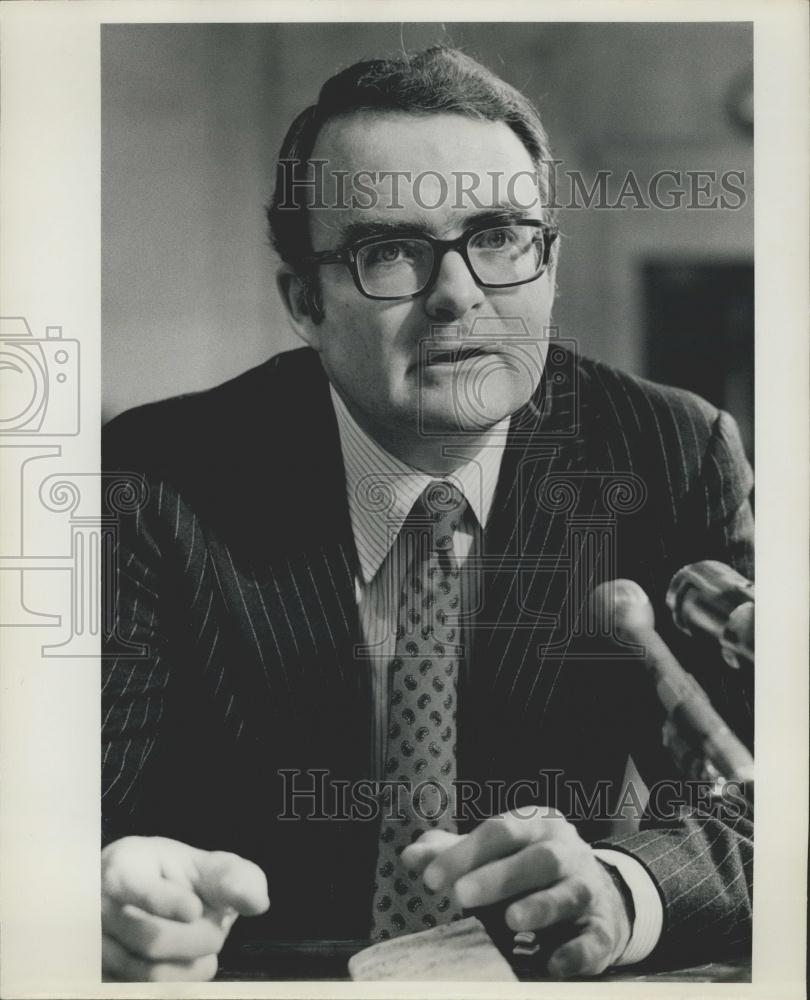 1975 Press Photo Former Asst Atty Gen William Ruckelhaus - Historic Images