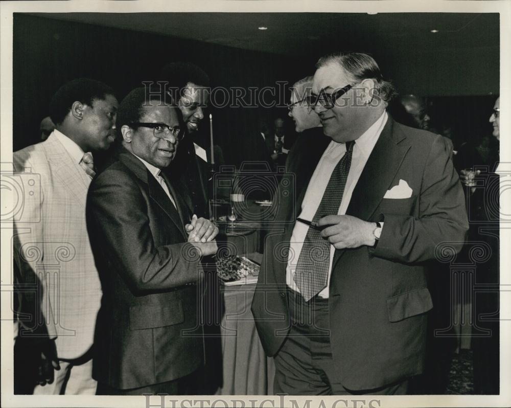 1978 Press Photo Bishop Abdel Muzorewa &amp; UK Ambassador Ivor Richards - Historic Images