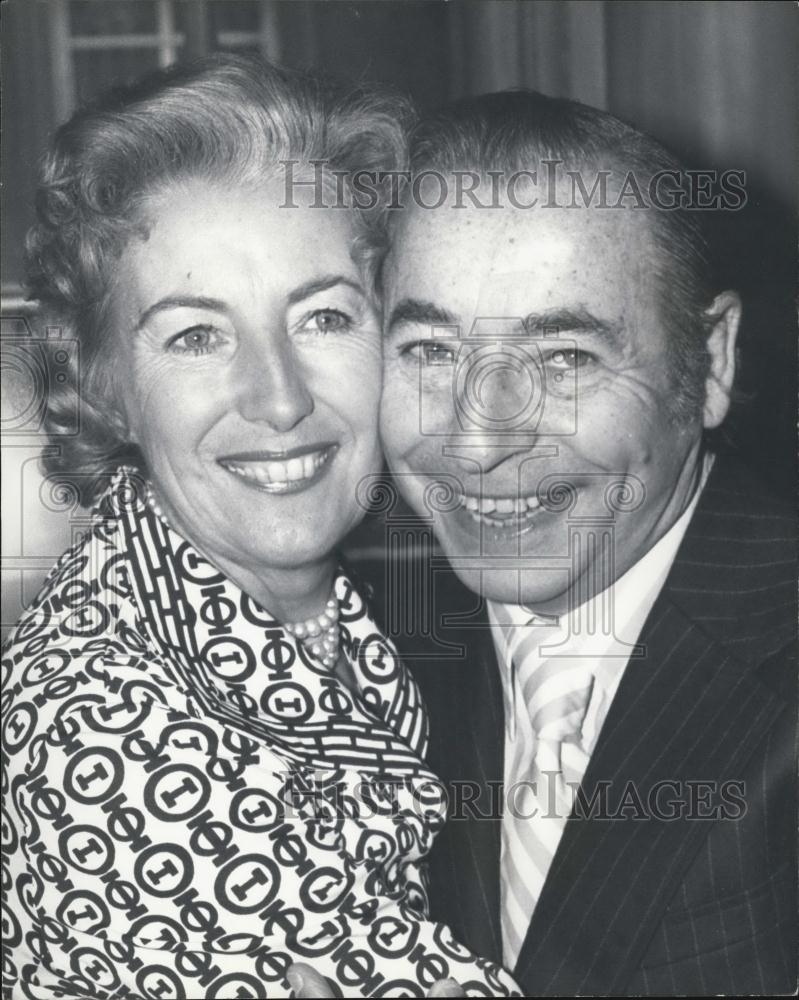 1975 Press Photo Vera Lynn At Luncheon For Joe Loss - Historic Images