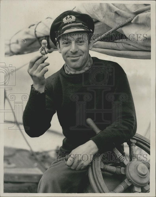 1953 Press Photo Richard Aramburu to start 30,000 mile "roundabout" voyage - Historic Images