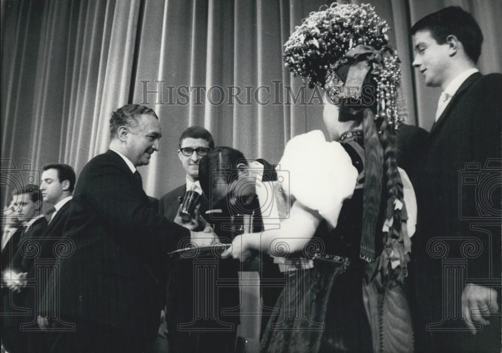 Press Photo Vice Chancellor Dr. Mende - Historic Images