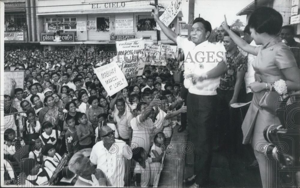 1969 Press Photo of victorious President Ferdinand Marcos &amp; wife waving to crowd - Historic Images