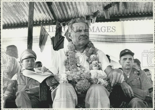 1964 Press Photo Henry Cabot Lodge in Vietnam - Historic Images