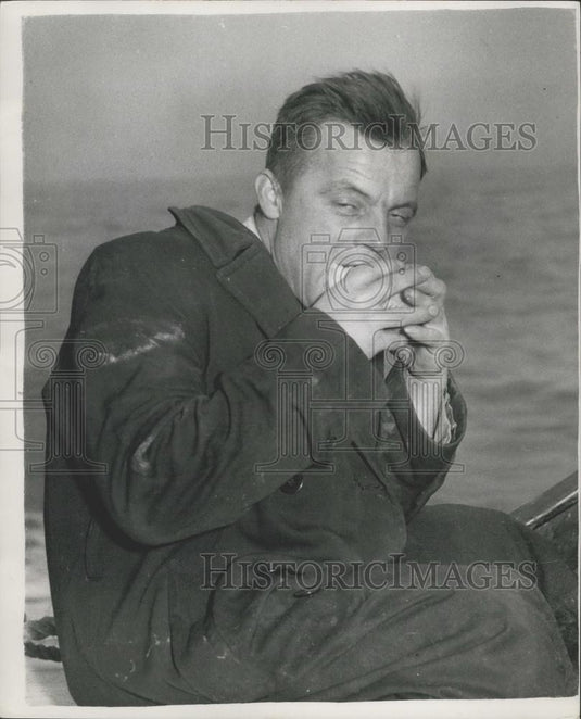 1958 Press Photo Aleksander Mahdenko After His Rescue From The Dinghy In Channel - Historic Images