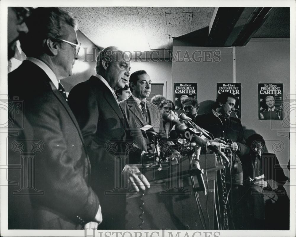 1980 Press Photo Robert Strauss Held a News conference today - Historic Images