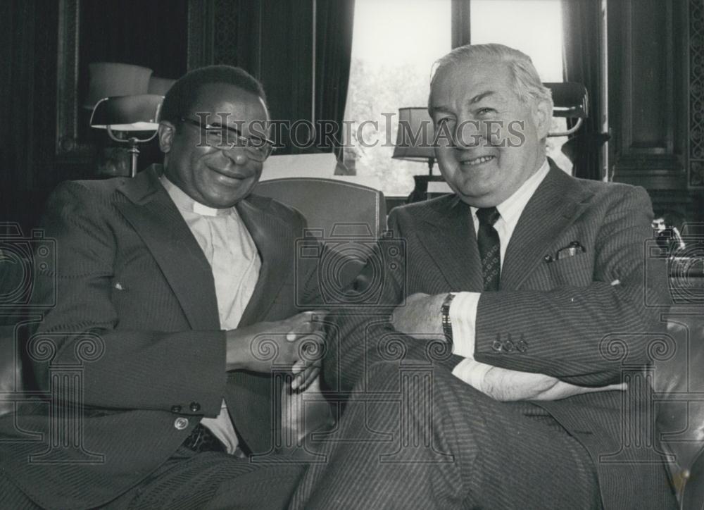 1975 Press Photo Bishop Abel Muzorewa &amp; Mr.James Callaghan - Historic Images