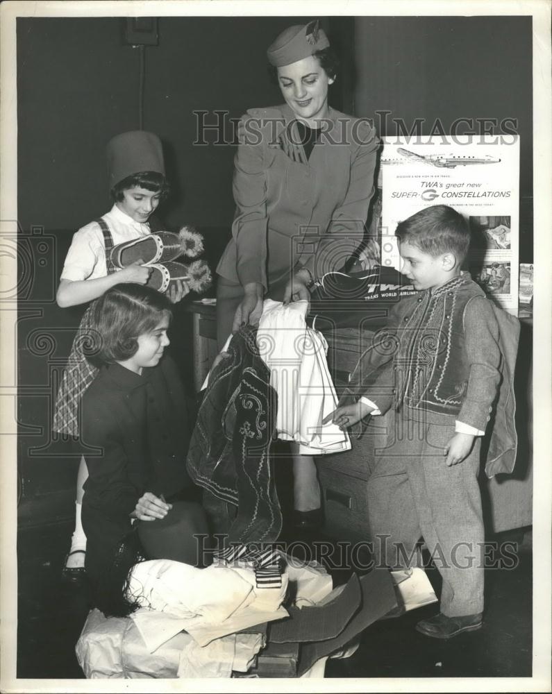 Press Photo NY City mayor Wagner&#39;s sons and a TWA hostess - Historic Images