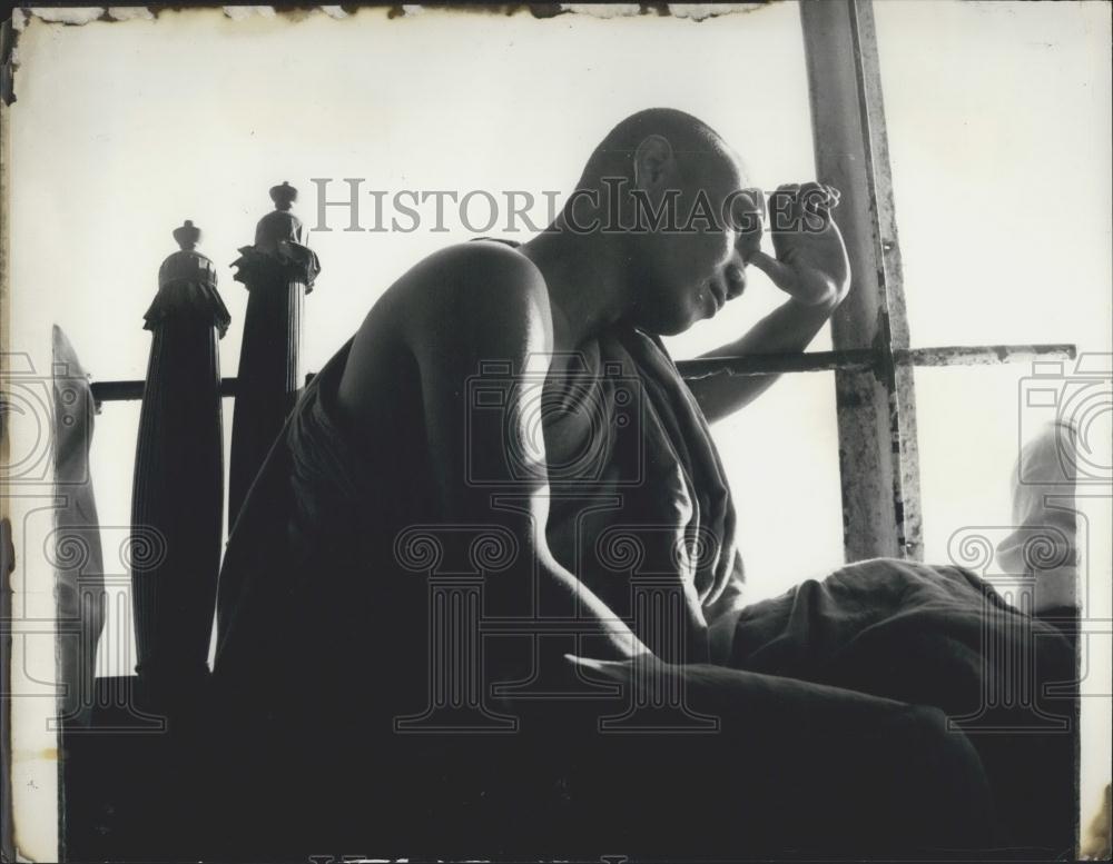 Press Photo A Burmese Buddhist Monk in Meditation - Historic Images