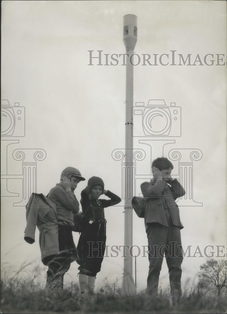 1960 Press Photo Testing new siren towers - Historic Images