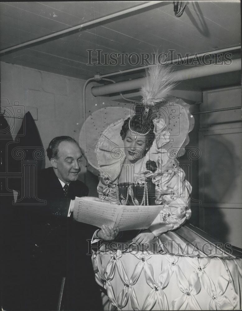 Press Photo Jo Anne Lee and music director for ice show &quot;Sleeping Beauty&quot; - Historic Images