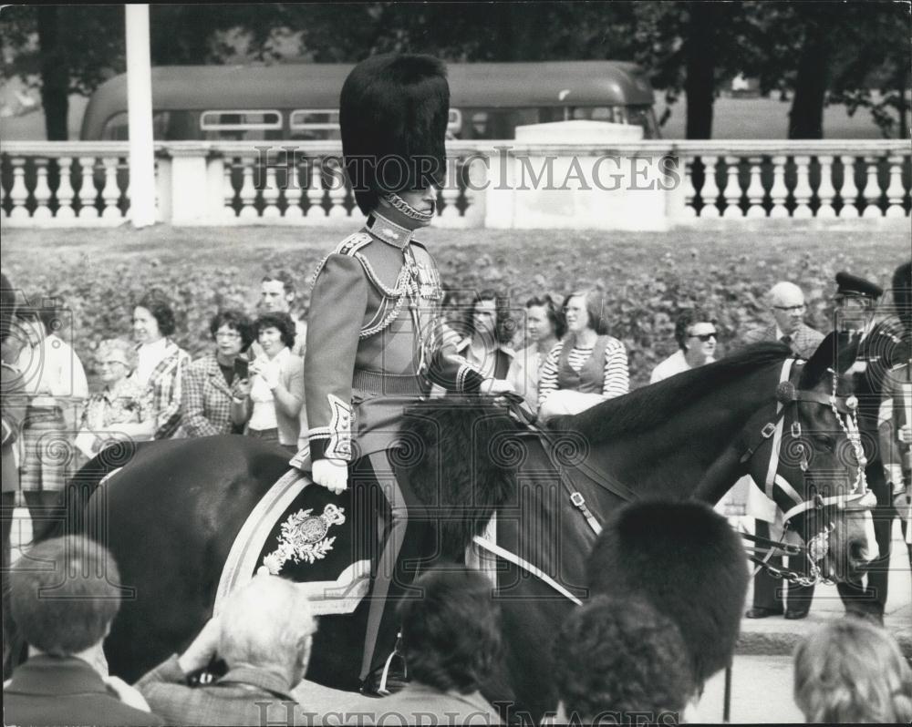 1976 Press Photo Prince Philip in Horse Guards Parade in London - Historic Images