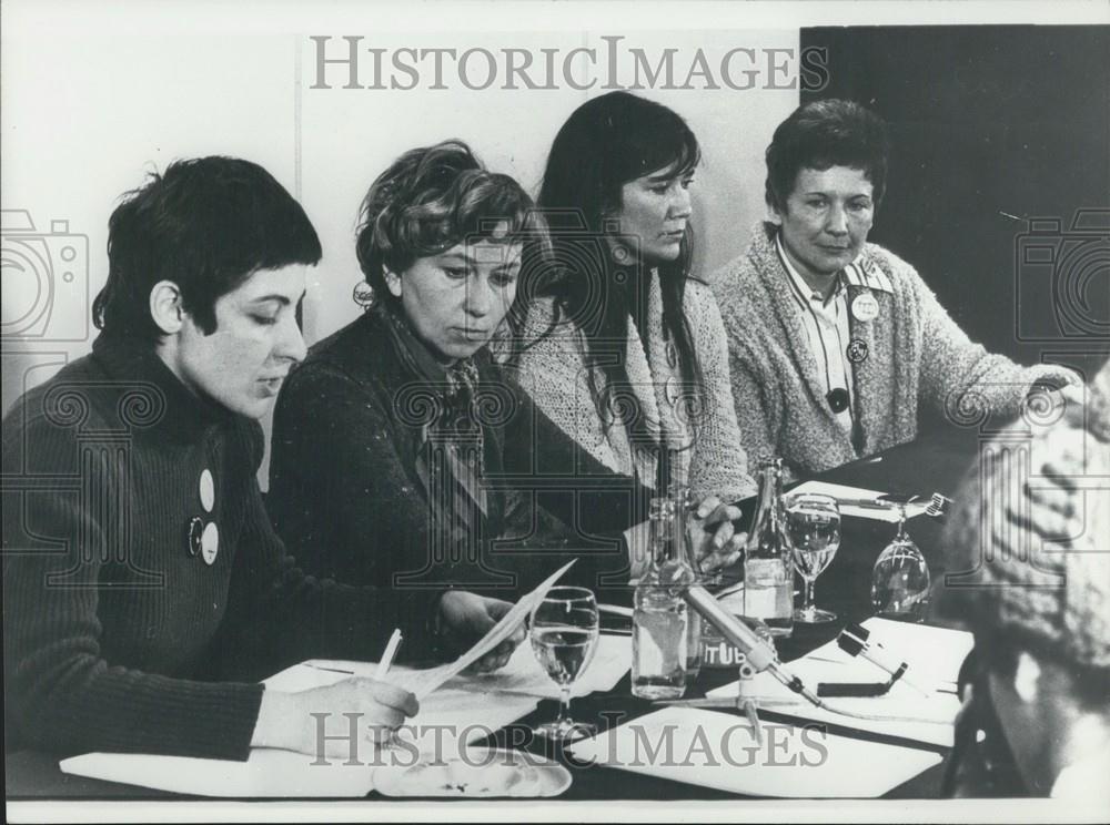 1976 Press Photo First International Tribunal of Crimes Against Women, Brussels - Historic Images