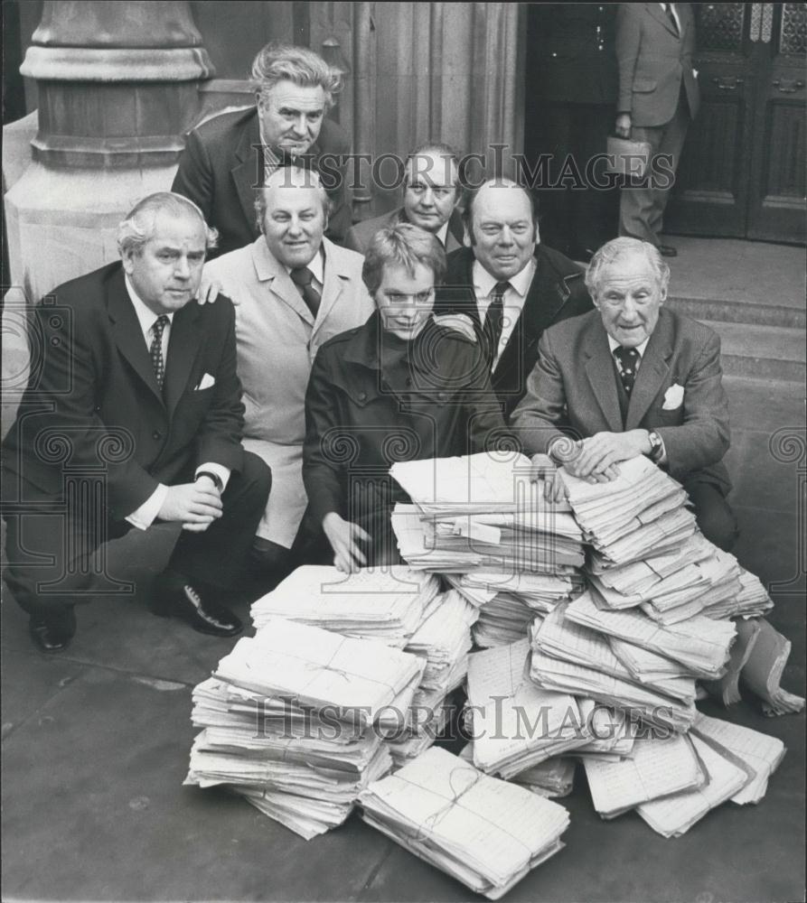 1976 Press Photo Mia Farrow actress abortion rights - Historic Images