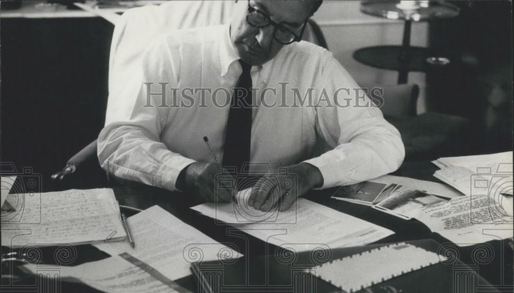 1960 Press Photo Adlai Stevenson working at his suite at Copa Cabana Rio, Brazil - Historic Images