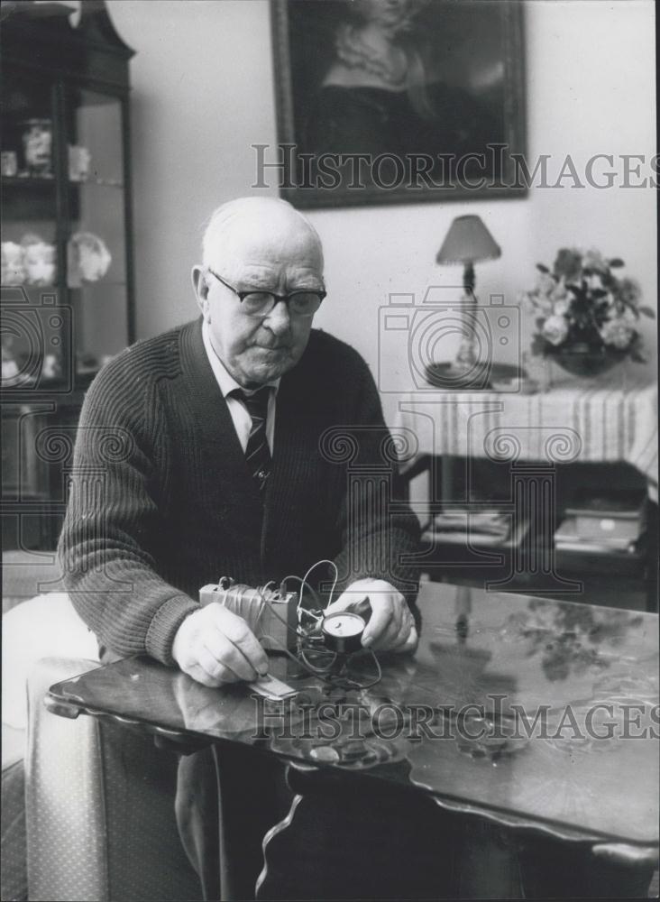 Press Photo Major Hirtzel, Battery Voltage - Historic Images