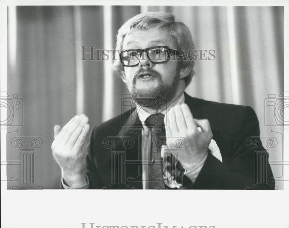 1981 Press Photo Bill Pitt Candidate Croyden by-election Democratic - Historic Images