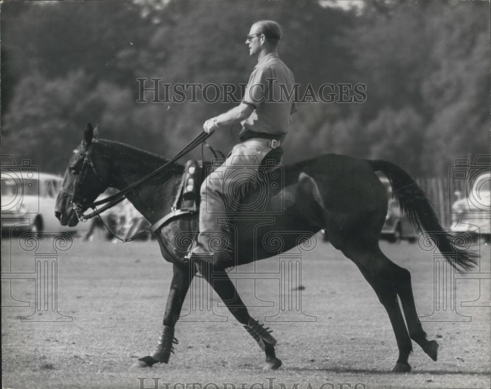 1966 Press Photo Prince Philip Umpires Polo Game At Windsor - Historic Images