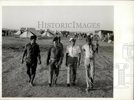 1967 Press Photo Jeremy Thorpe visits refugee camp - Historic Images