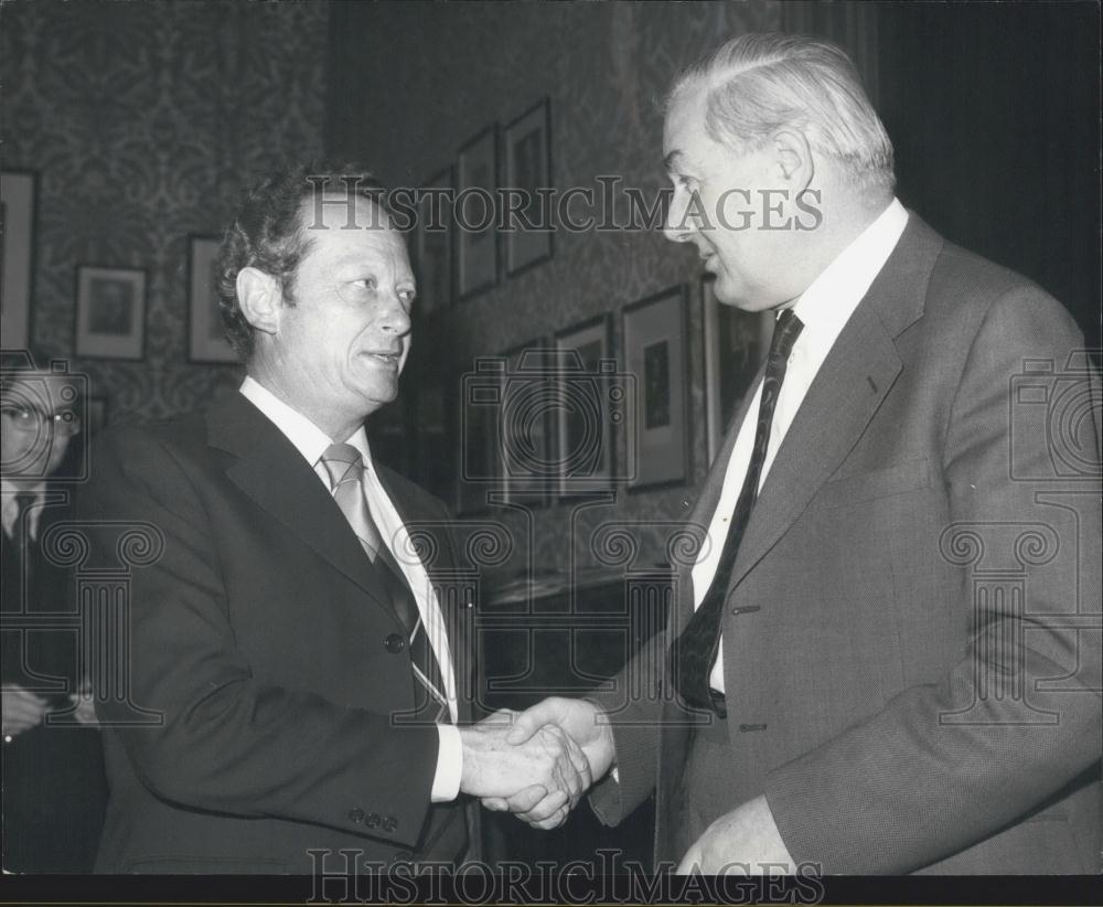 1975 Press Photo Mr. Jim Callaghan the Foreign Sec &amp;Mr. Yigal Allion of Israel - Historic Images