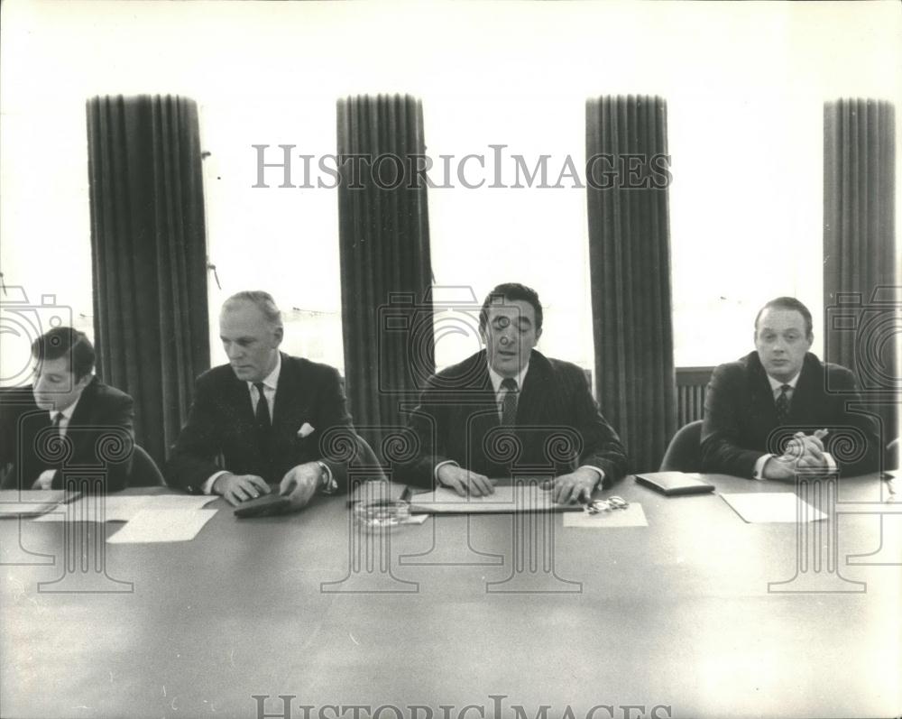 1968 Press Photo Mr. McDonald Clark Samuel Maxwell Richardson stockbrokers - Historic Images