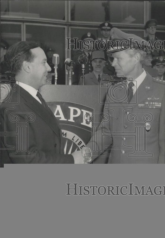 1959 Press Photo French Prime Minister, M. Michel Debre visited supreme headquar - Historic Images