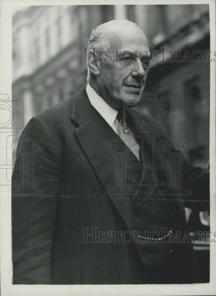 1953 Press Photo Mr. Oliver Lyttelton, the Colonial Secretary headed to meeting - Historic Images