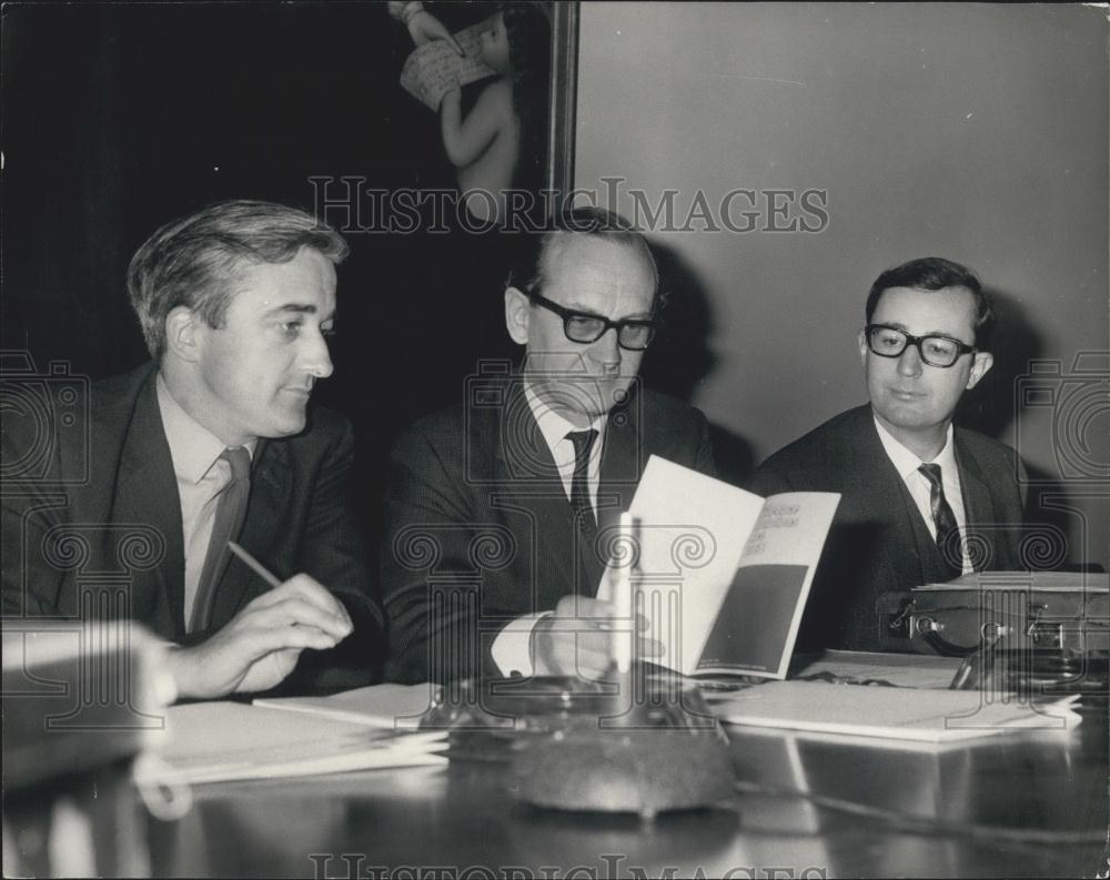 1968 Press Photo Race Relations Board,Mark Bonham Carter,&Geoffrey Bindman - Historic Images