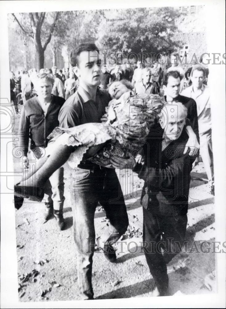 1964 Press Photo Gasworks explosion in Copenhagen: Victim being carried - Historic Images